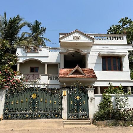 Tulip Villa 3Bhk 2Bhk And 1Bhk Located Near Chunnambar Boat House And Paradise Beach Pūrnānkuppam Kültér fotó
