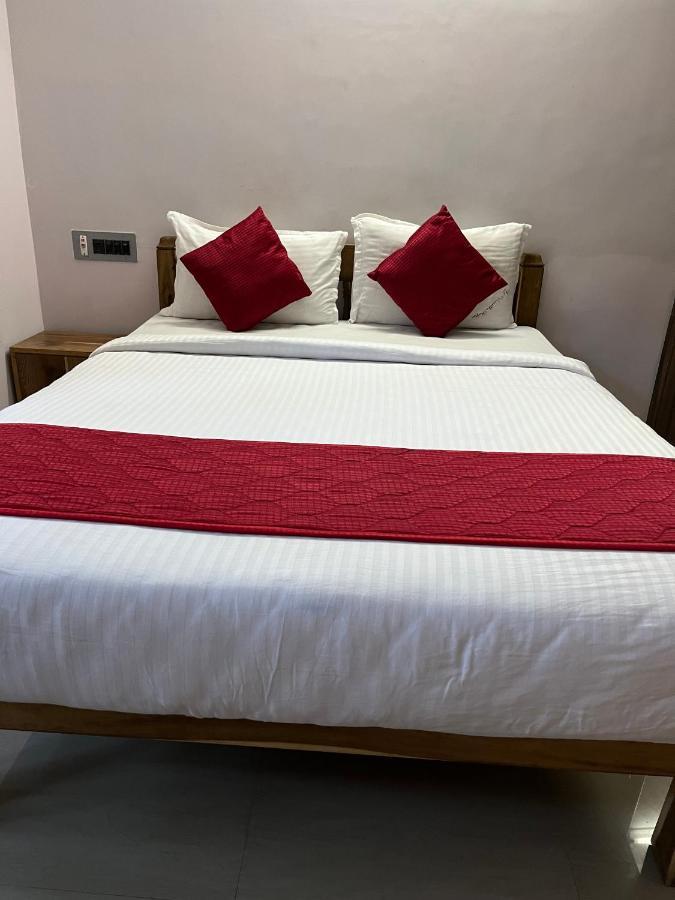 Tulip Villa 3Bhk 2Bhk And 1Bhk Located Near Chunnambar Boat House And Paradise Beach Pūrnānkuppam Kültér fotó